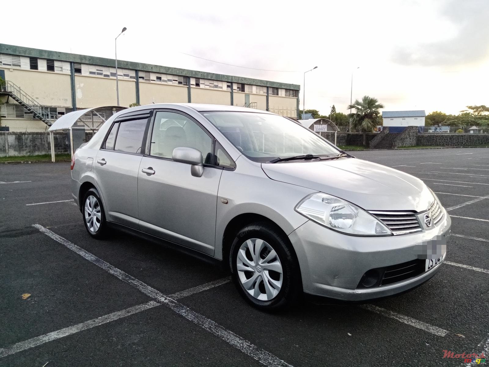 2004' Nissan photo #3