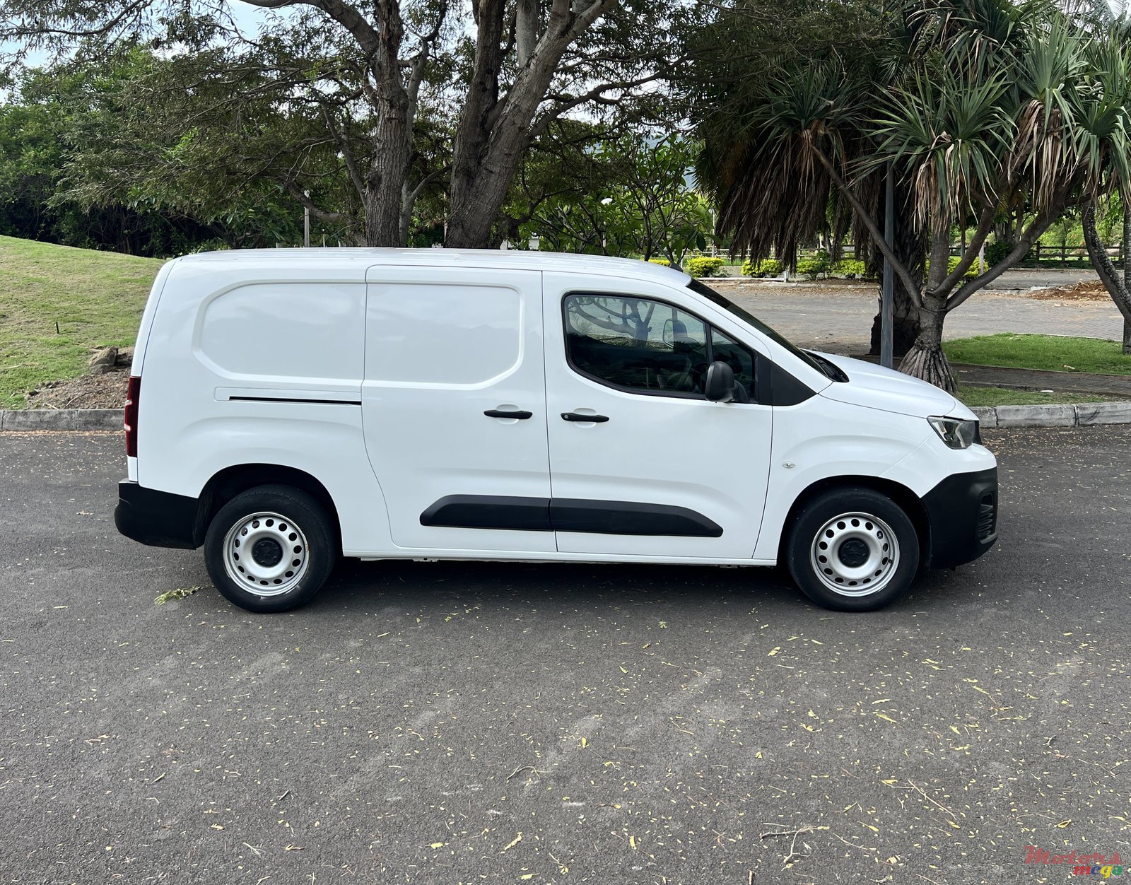 2021' Peugeot Partner photo #5