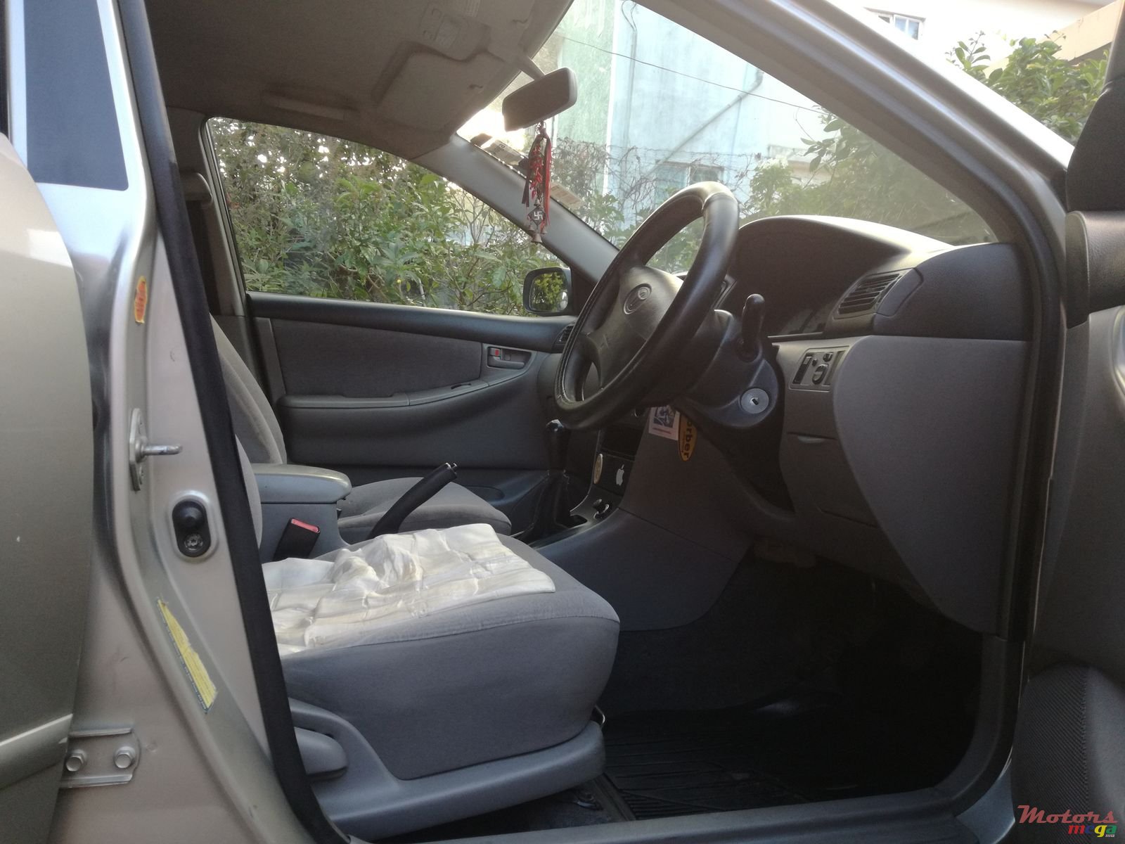 2002' Toyota Corolla photo #3