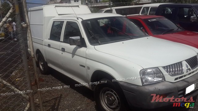 2006' Mitsubishi 2x4 photo #2