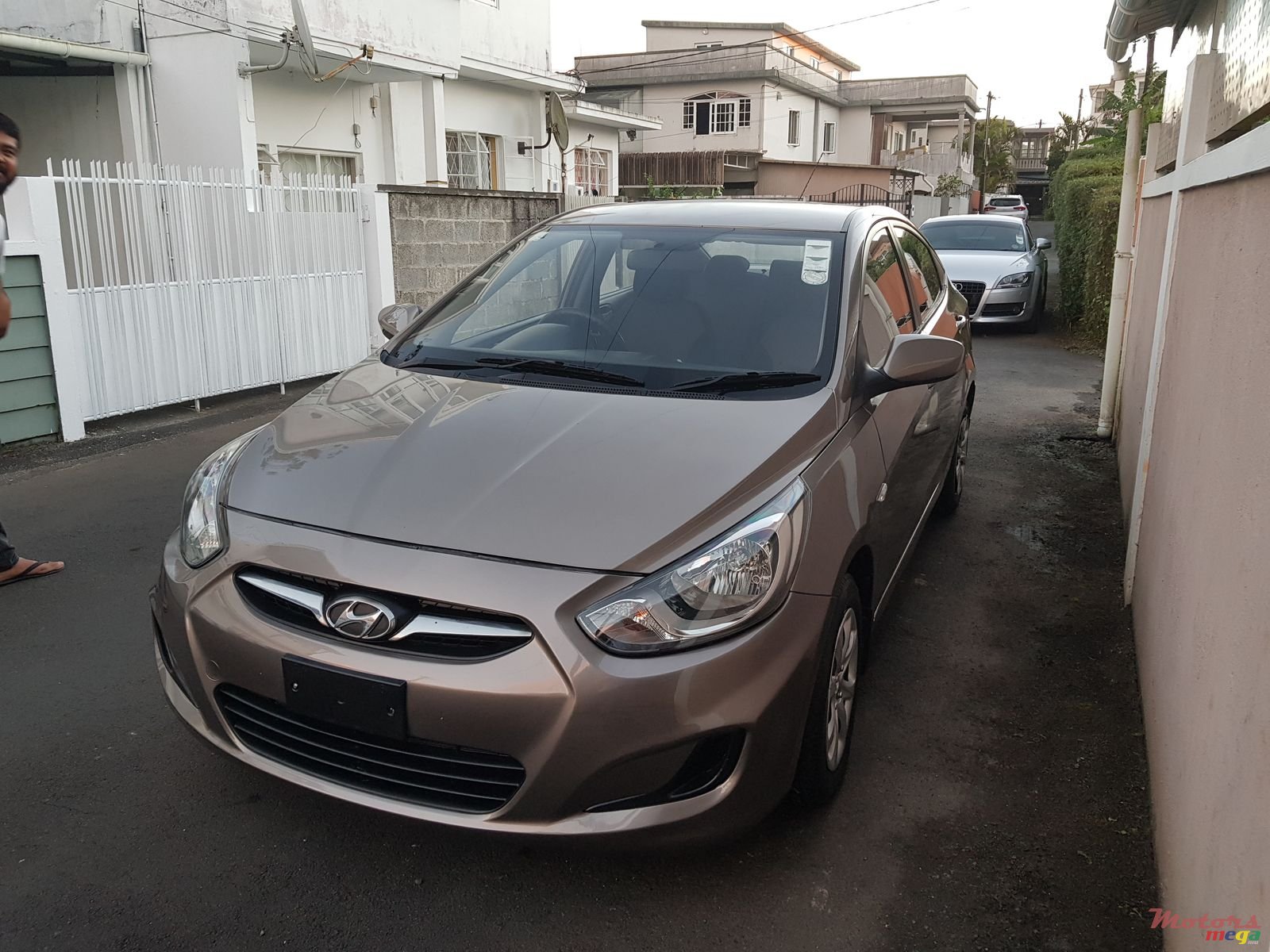 2011' Hyundai Accent photo #2