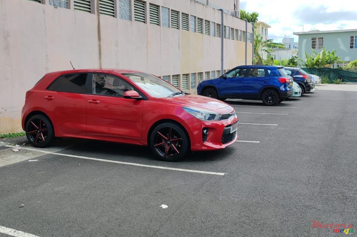 2019' Kia Rio photo #3