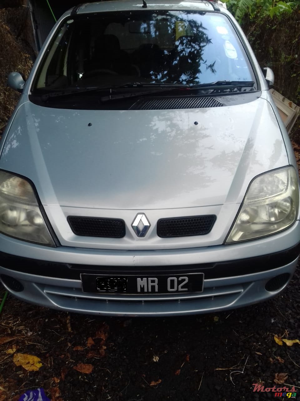 2002' Renault Scenic 1.4l petrol photo #2