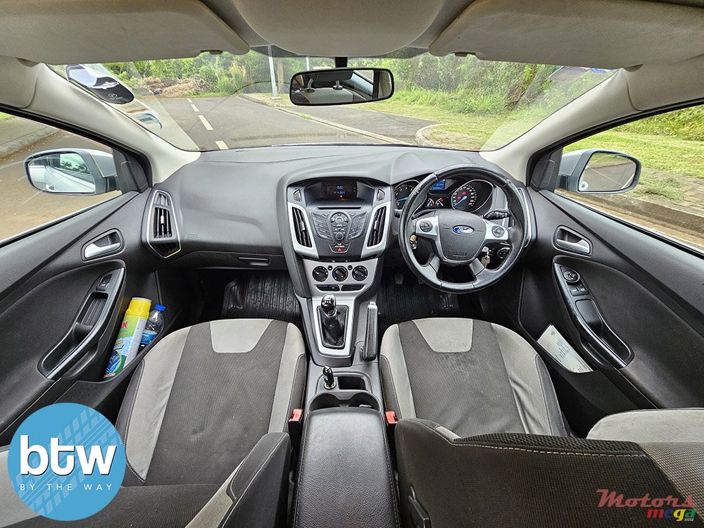 2014' Ford Focus photo #7