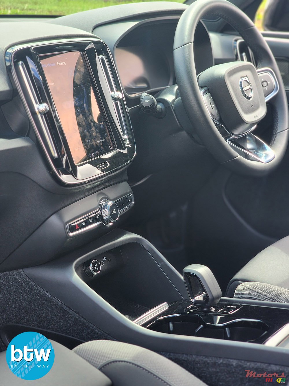 2023' Volvo XC40 ELECTRIC photo #6