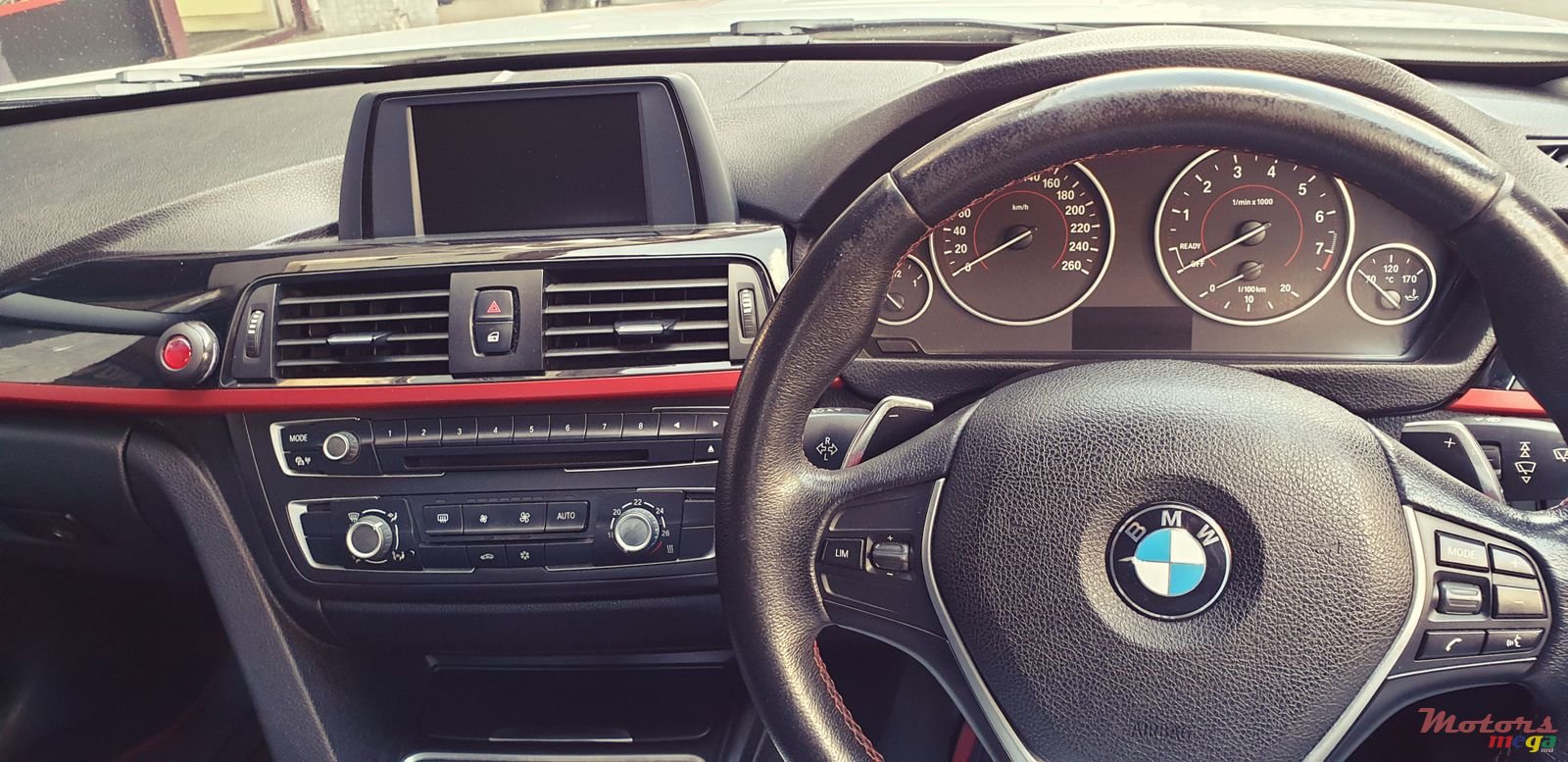 2012' BMW 3 Series 328i photo #1