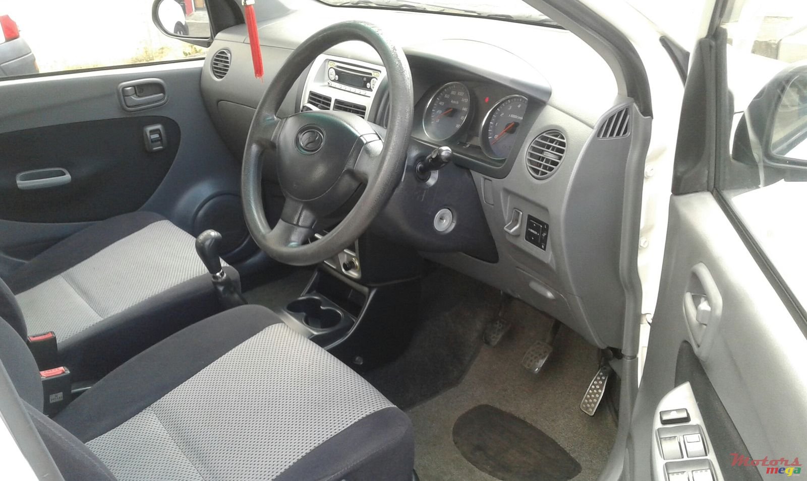 2010' Perodua Viva photo #3