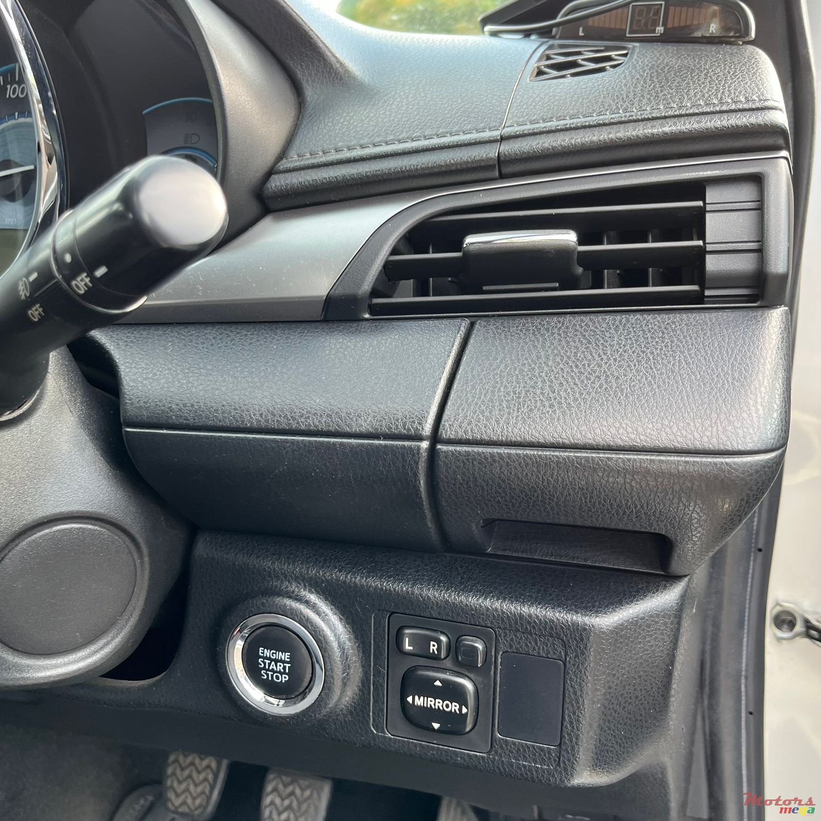 2013' Toyota Yaris G photo #6