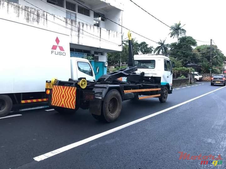 1998' Nissan photo #1