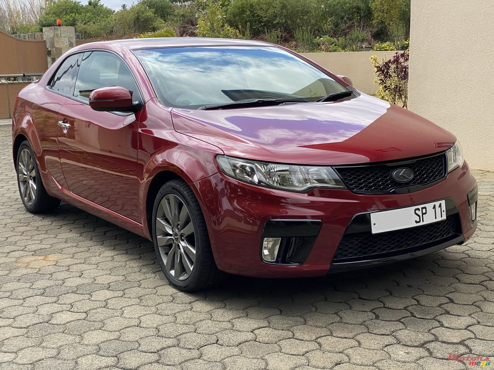 2011' Kia Cerato Koup photo #1