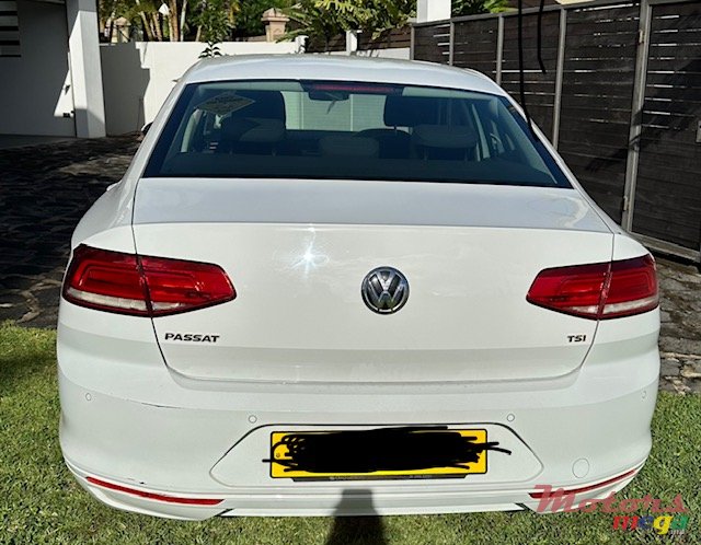 2018' Volkswagen Passat photo #3