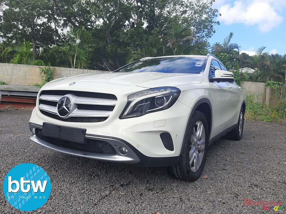 2015' Mercedes-Benz GLA 180 photo #2