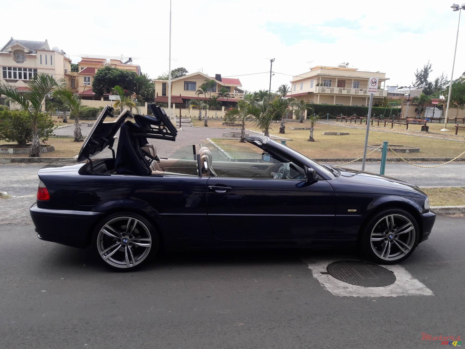 2003' BMW 3 Series Convertible photo #1
