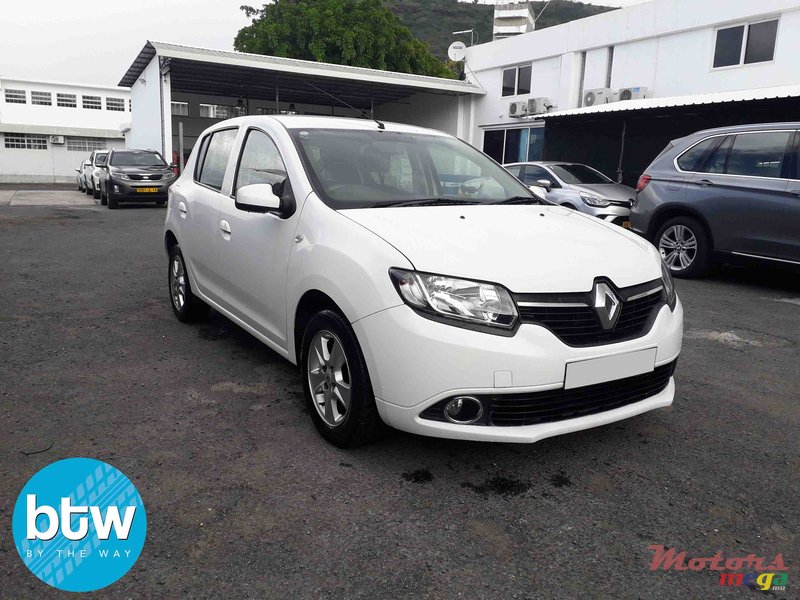 2014' Renault Sandero Turbo photo #1