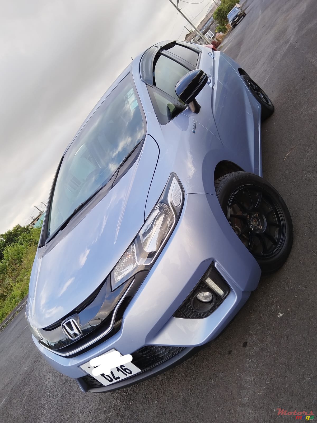 2016' Honda Fit Hybrid photo #1