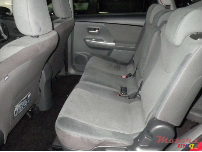 2013' Toyota Prius photo #4