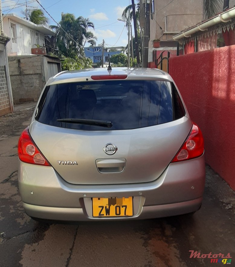 2007' Nissan Tiida photo #2