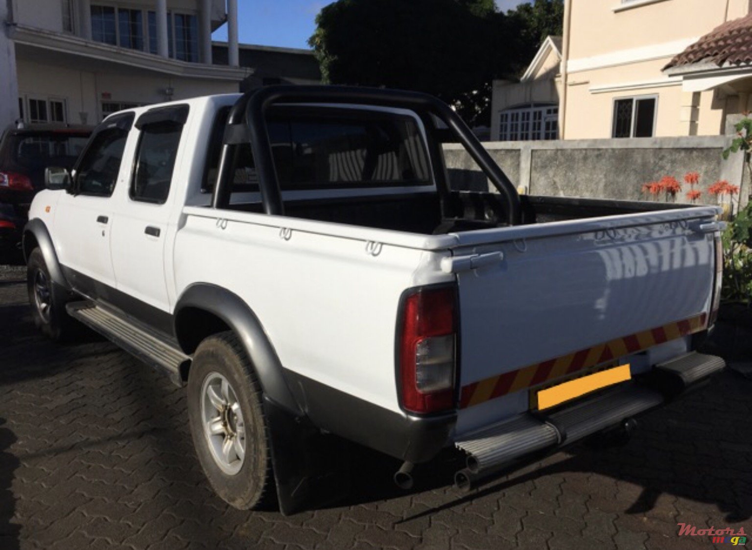 2000' Nissan photo #4