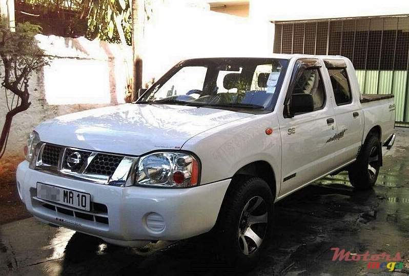 2010' Nissan Navara (54227164) photo #2