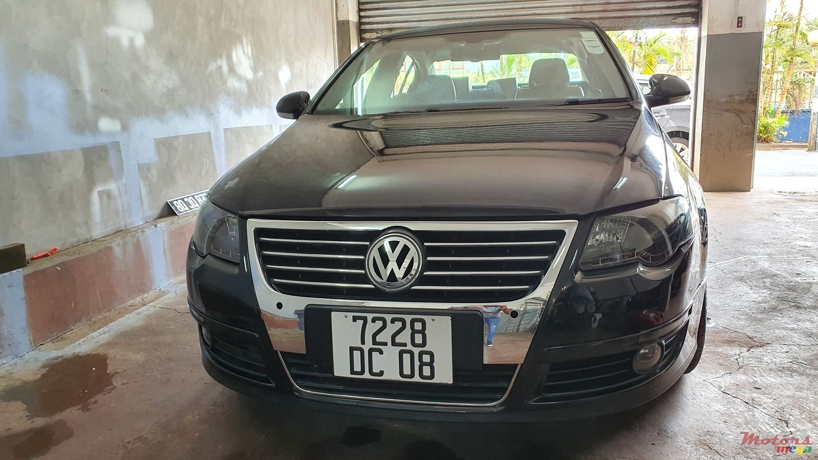 2008' Volkswagen Passat photo #3