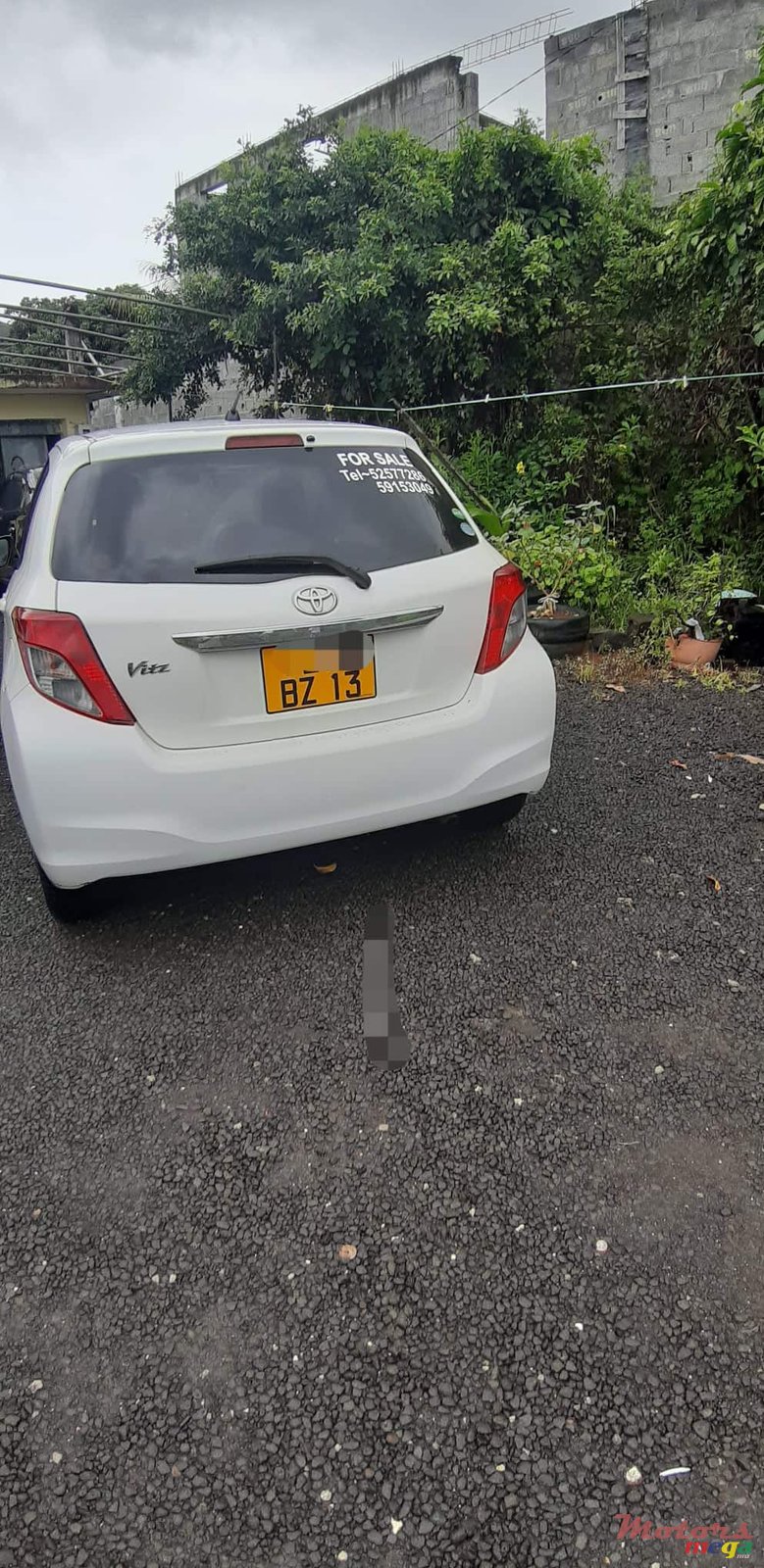 2013' Toyota Vitz photo #2