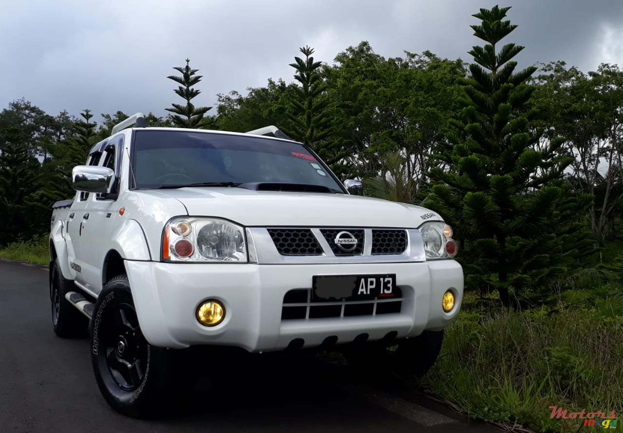 2013' Nissan NP300 Hardbody photo #1