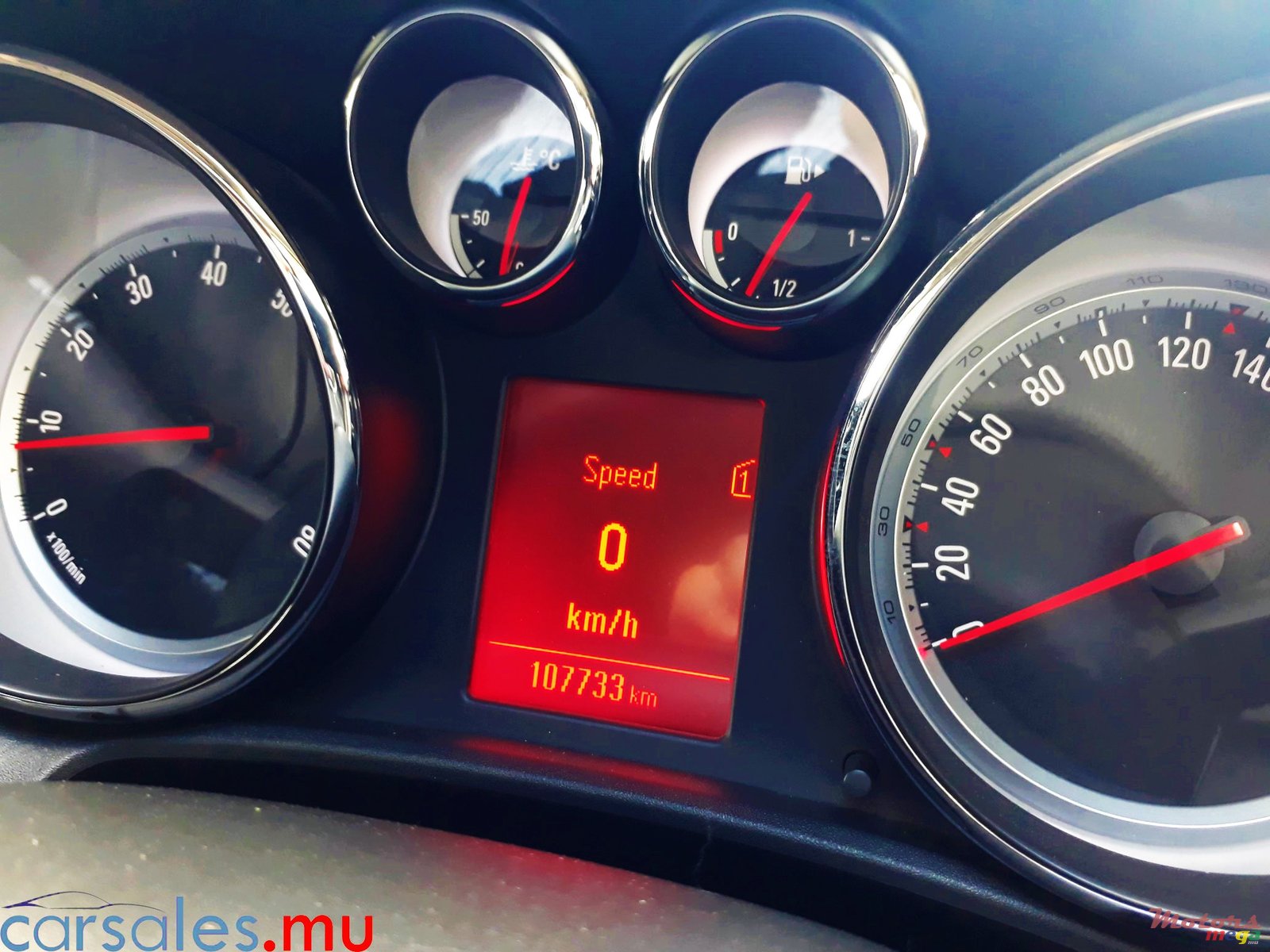 2014' Opel Astra GTC photo #7