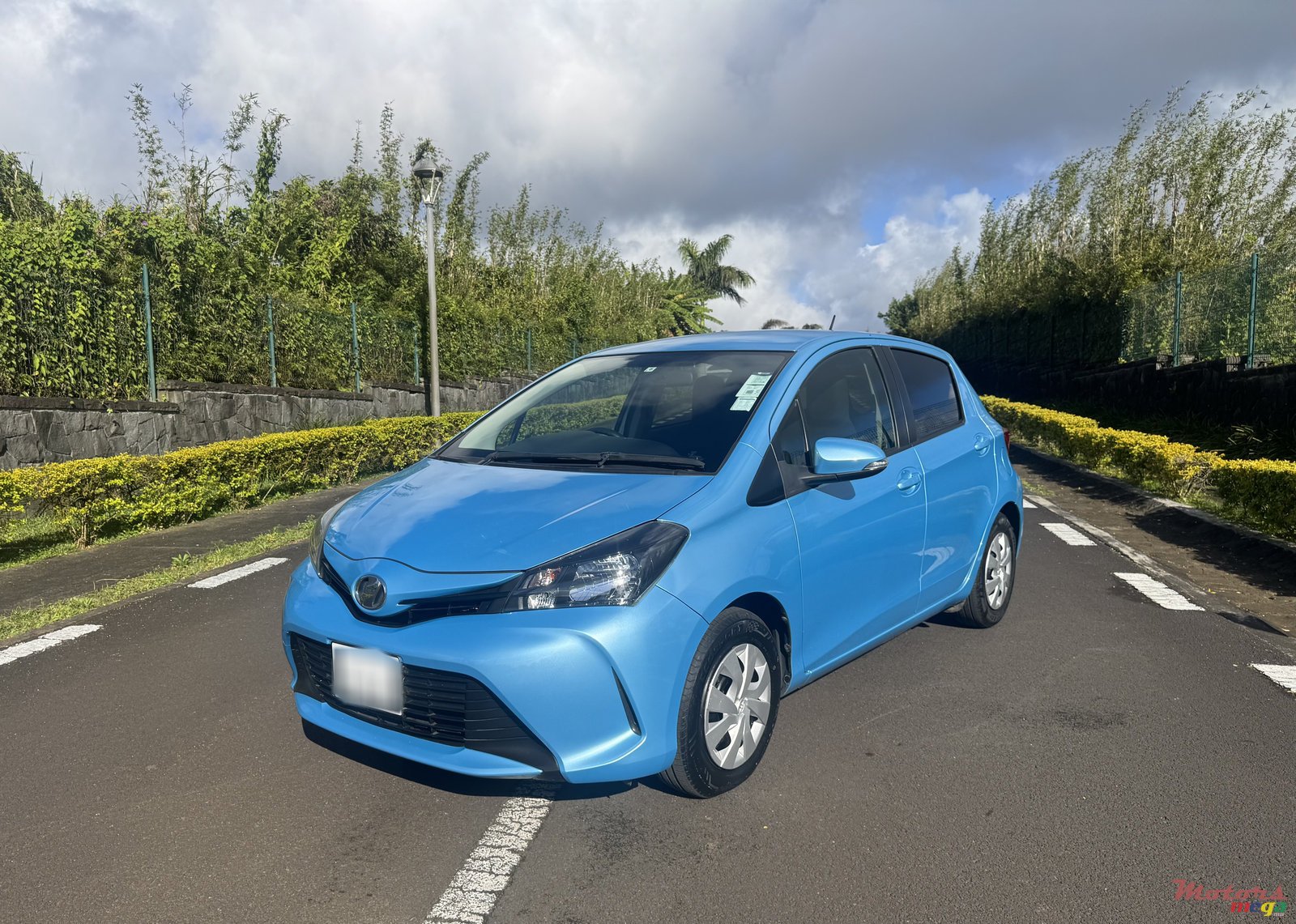 2016' Toyota Vitz 1300cc photo #2