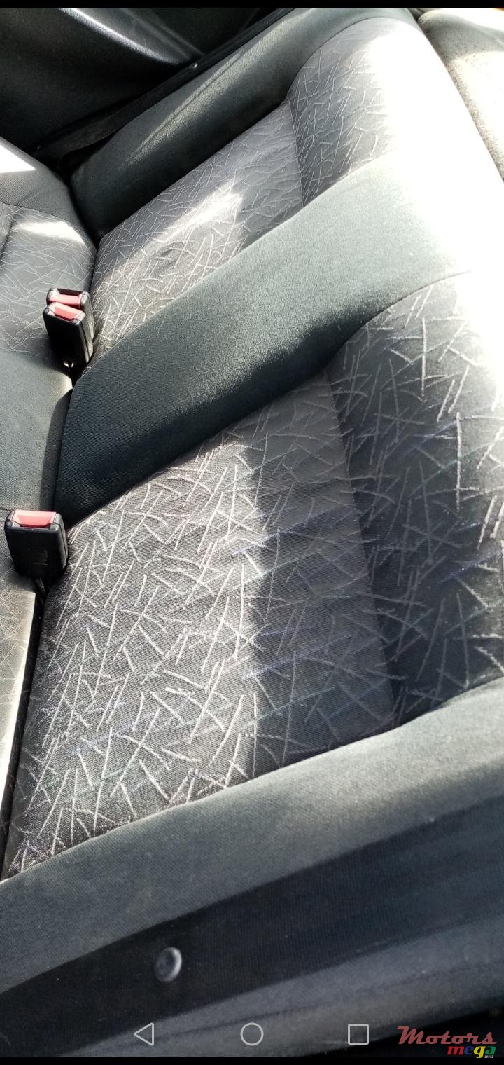 2001' Volkswagen Polo Classic photo #7