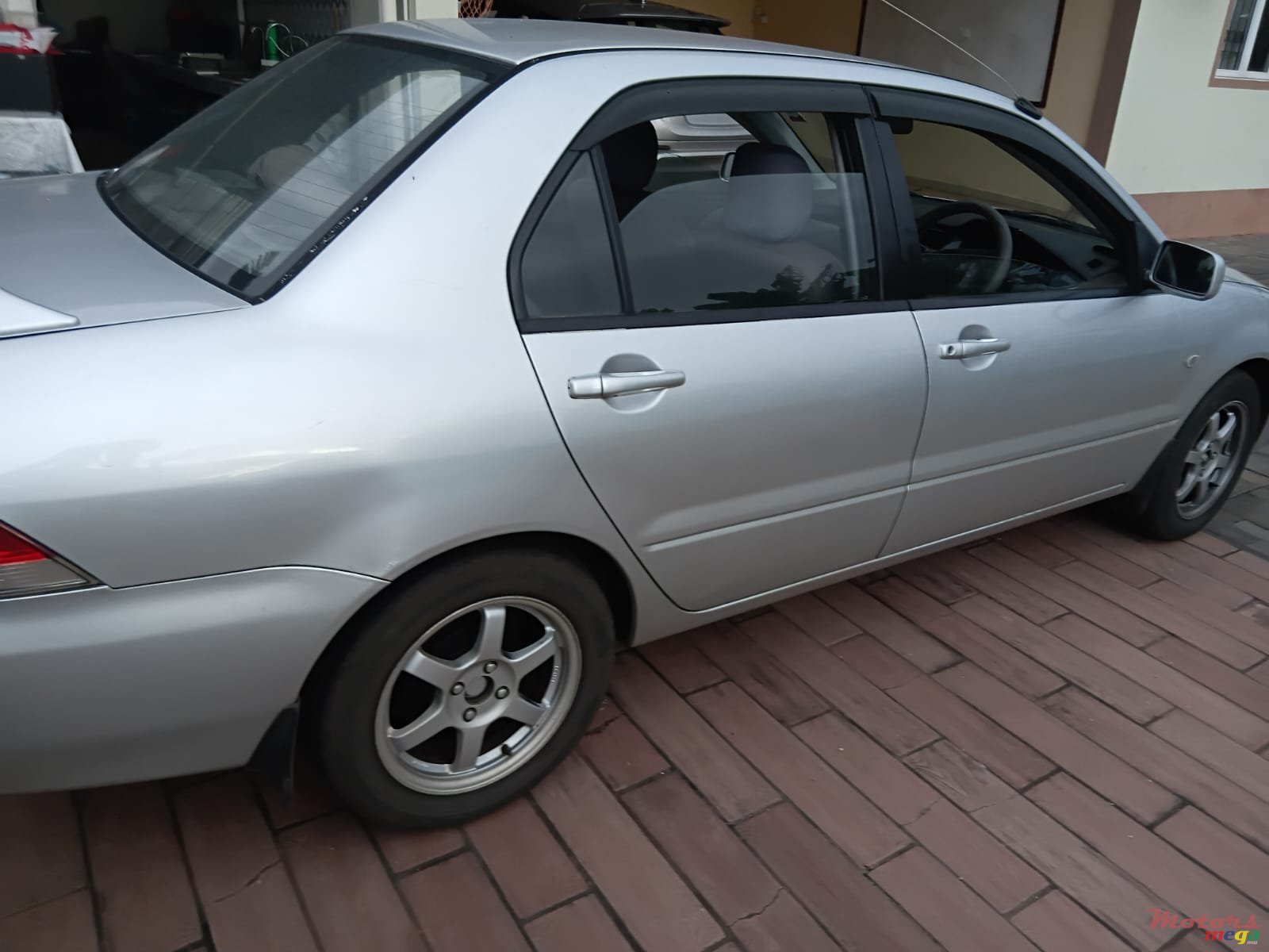 2005' Mitsubishi Lancer photo #4