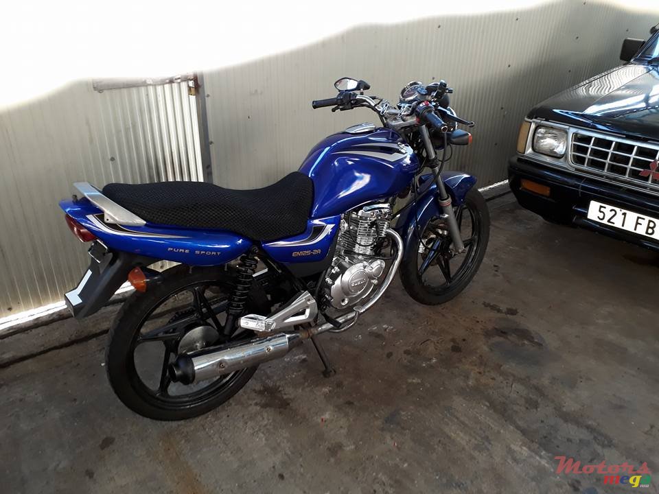 2010' Suzuki EN125 photo #5