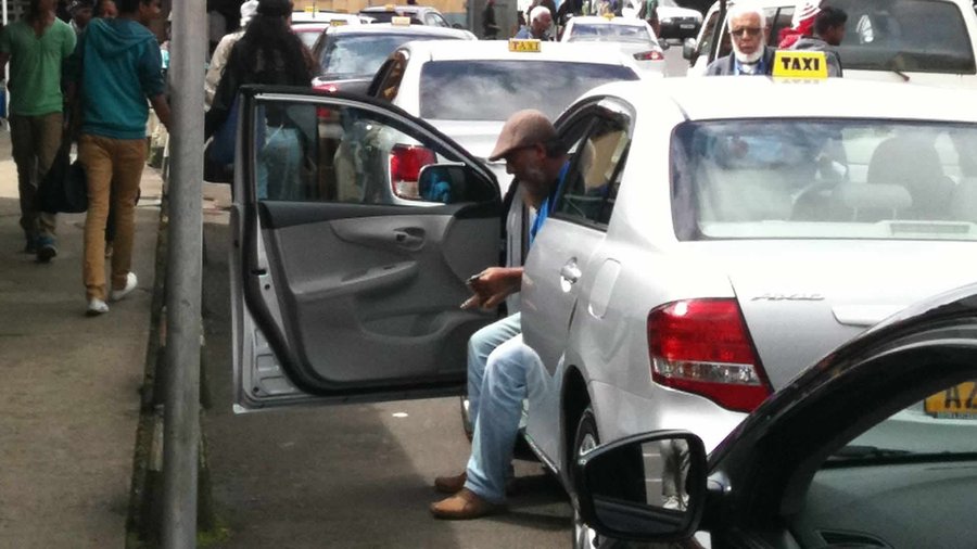 Taxis en ligne : le gouvernement prépare un cadre réglementaire