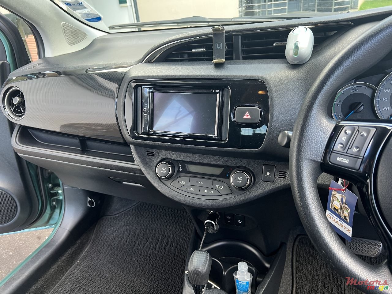 2017' Toyota Vitz photo #7