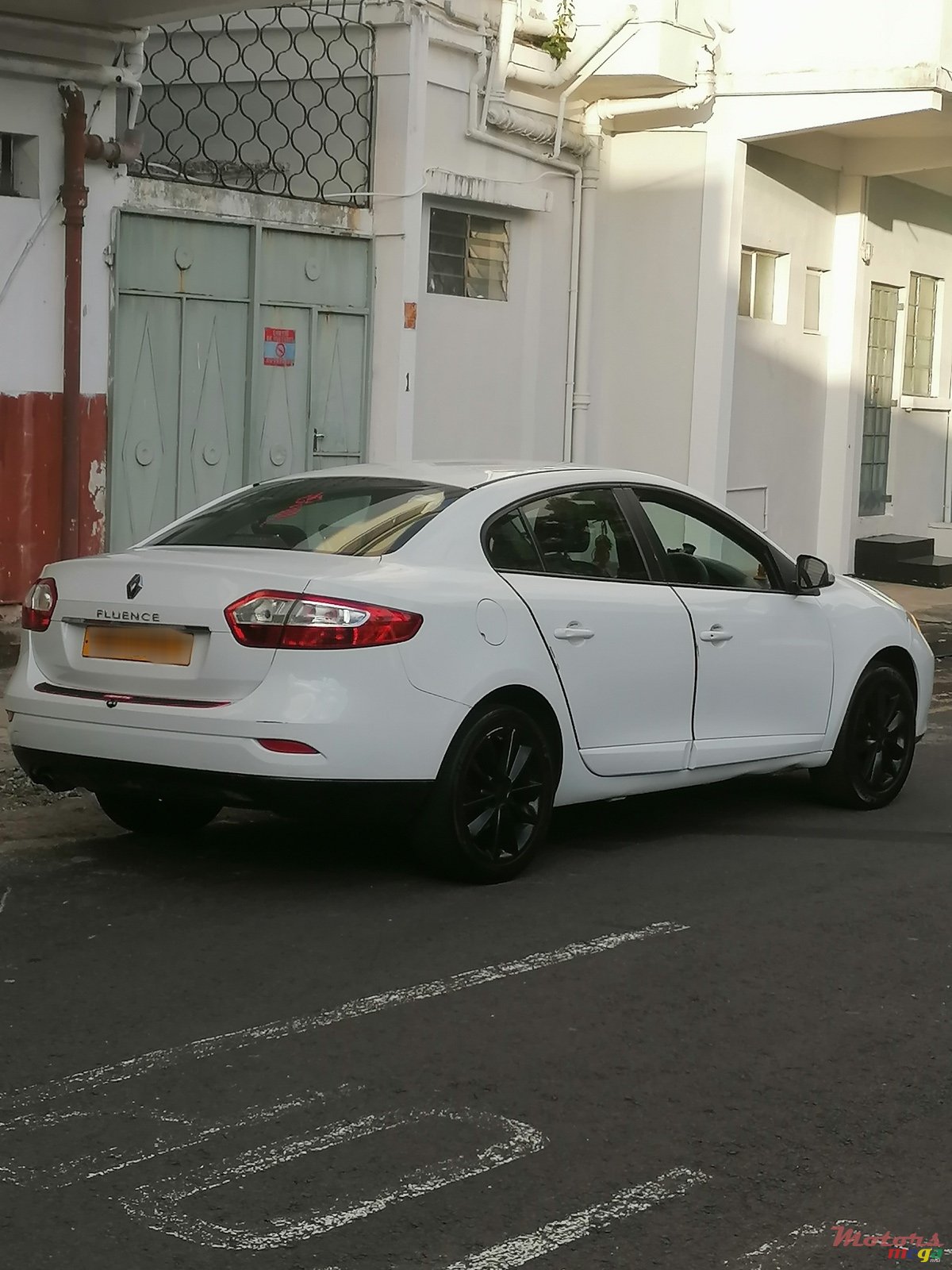 2013' Renault Fluence photo #1