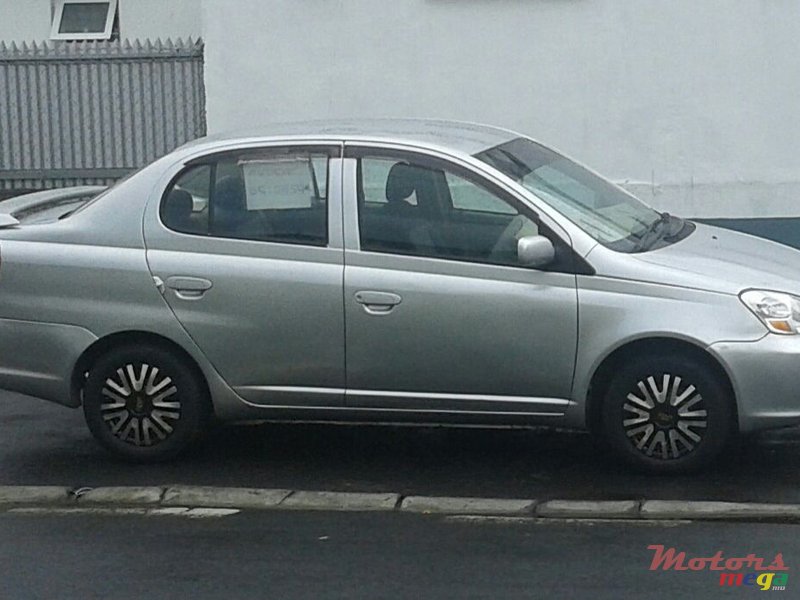 2004' Toyota Platz photo #1