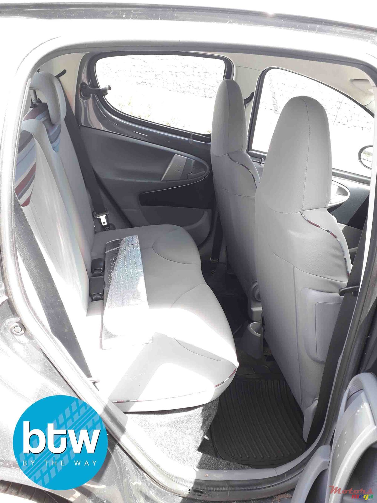 2012' Citroen C1 photo #7