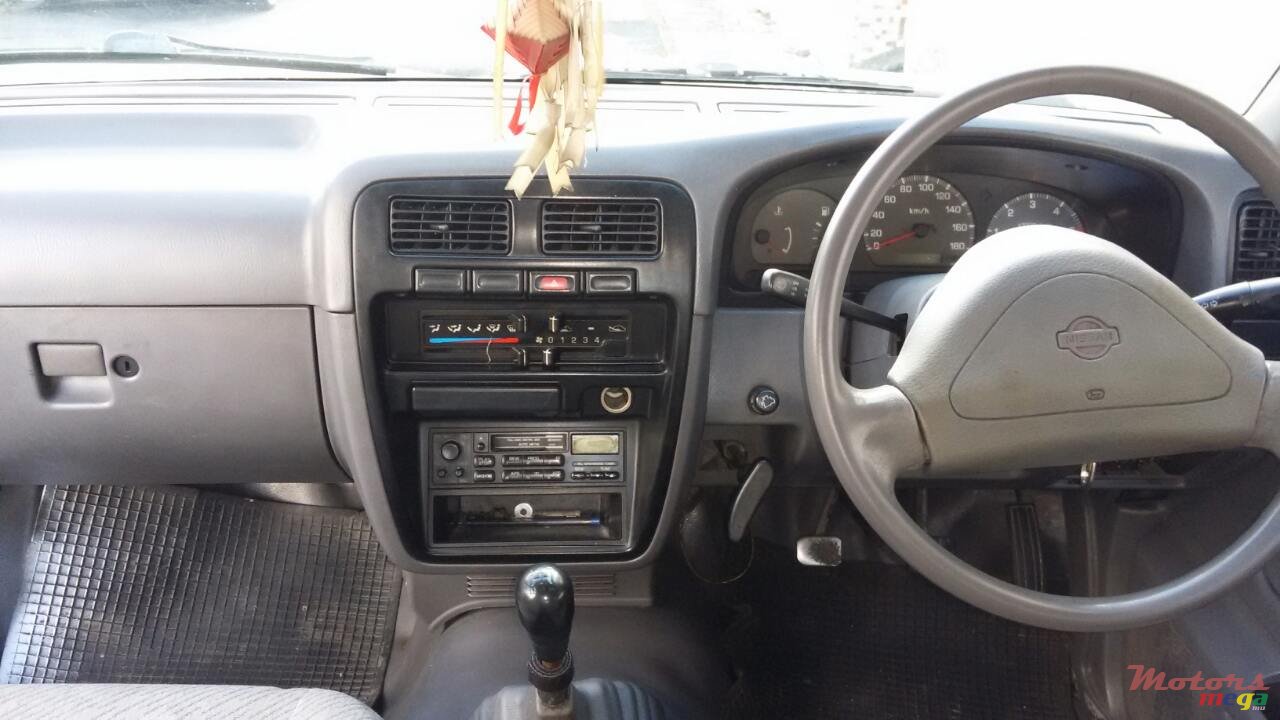 1997' Nissan Hardbody photo #2
