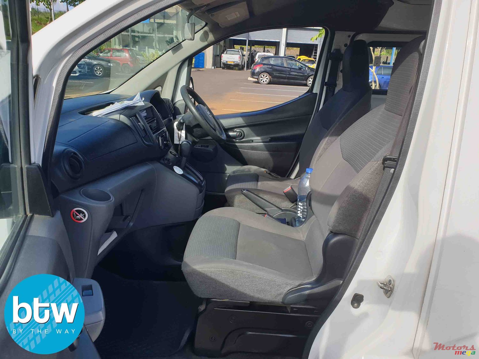 2012' Nissan NV 200 photo #4