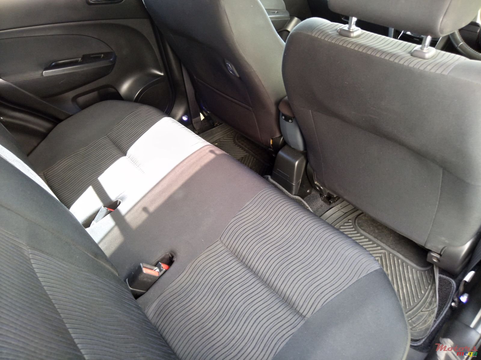 2011' Suzuki Swift photo #5