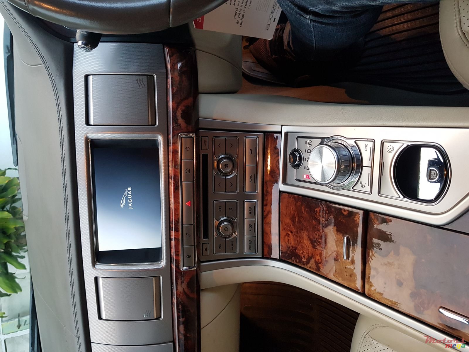 2009' Jaguar XF LIMITED photo #6