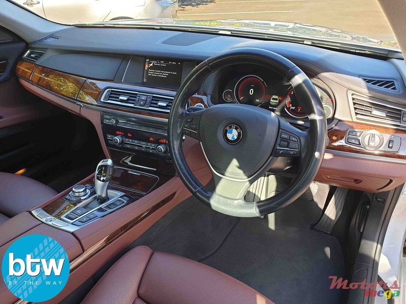 2014' BMW 7 Series 750i photo #6