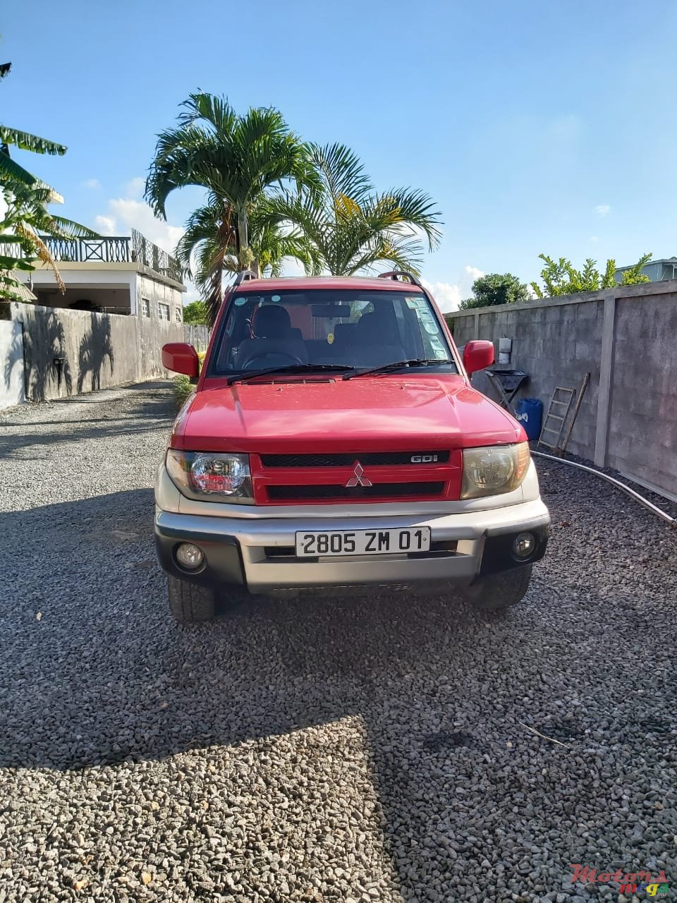 2001' Mitsubishi Pajero photo #3