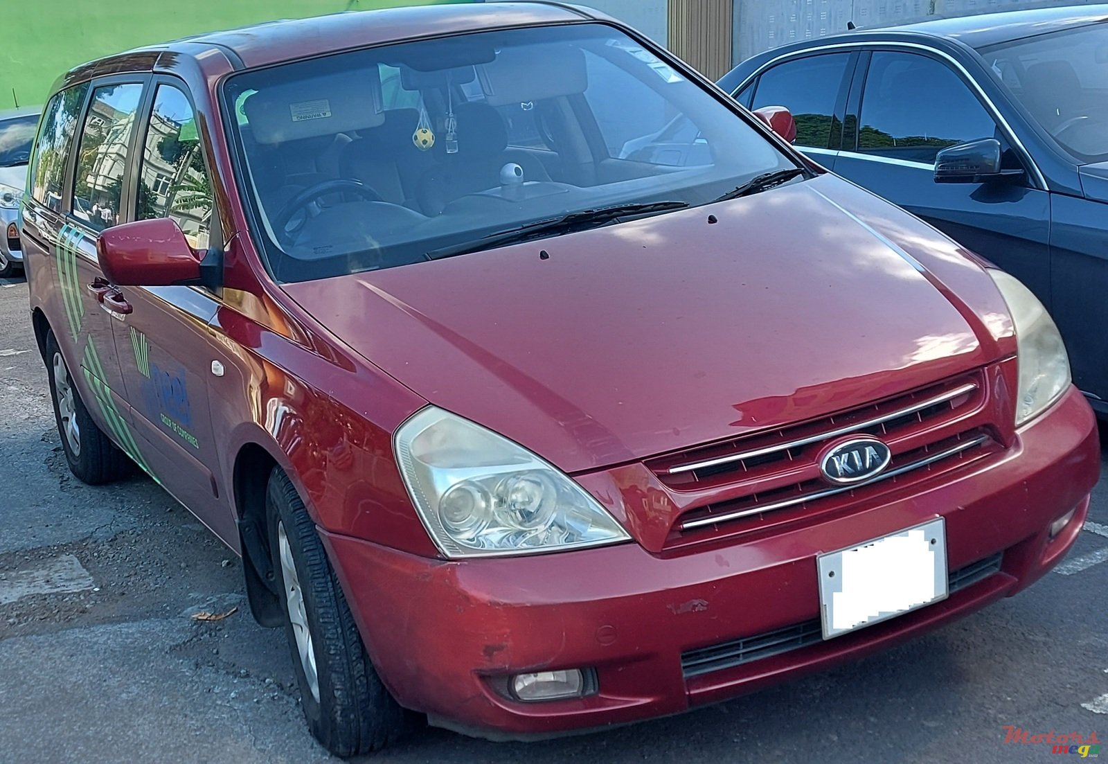 2005' Kia Carnival photo #1