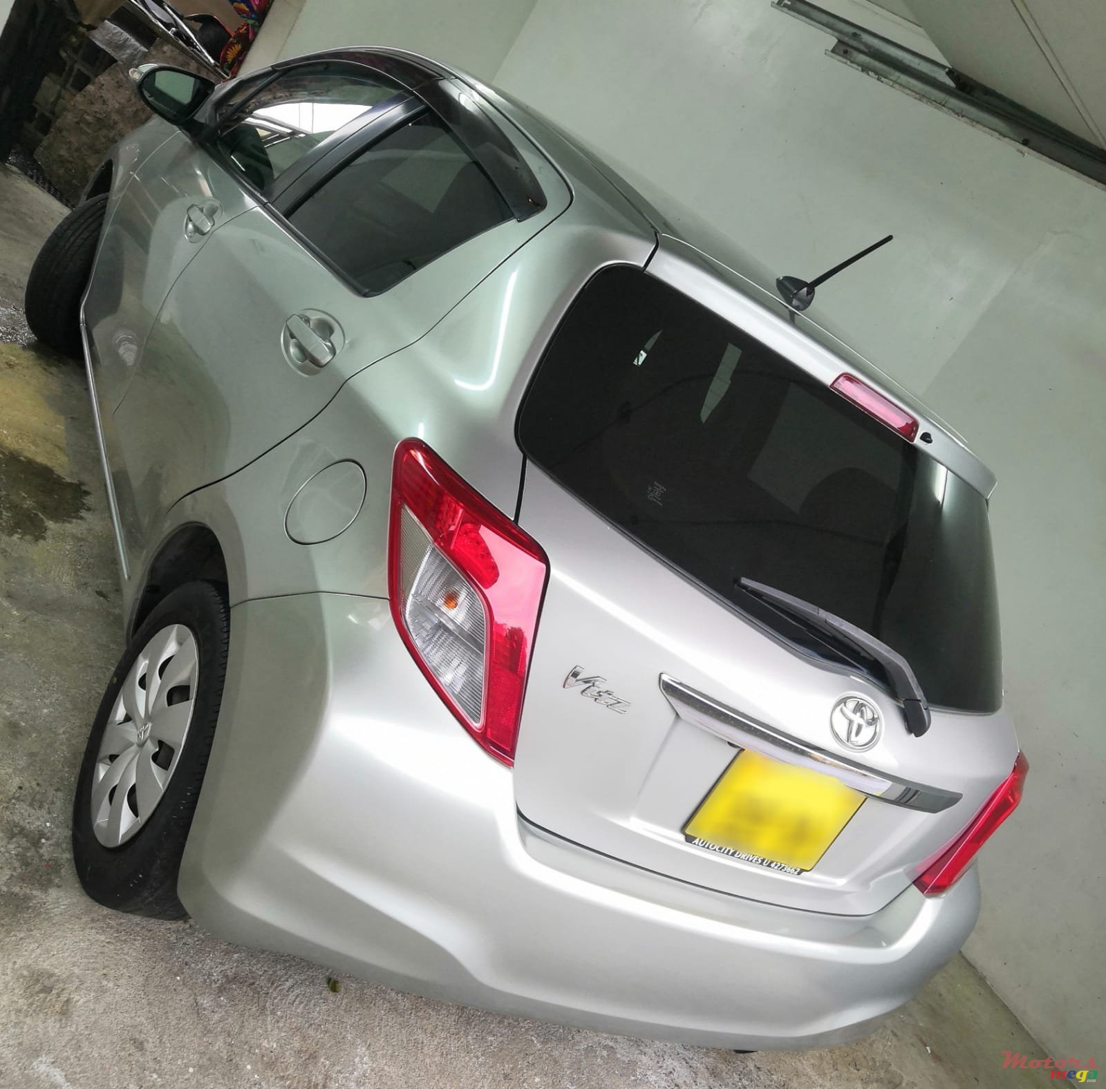 2011' Toyota Vitz 1320cc photo #2