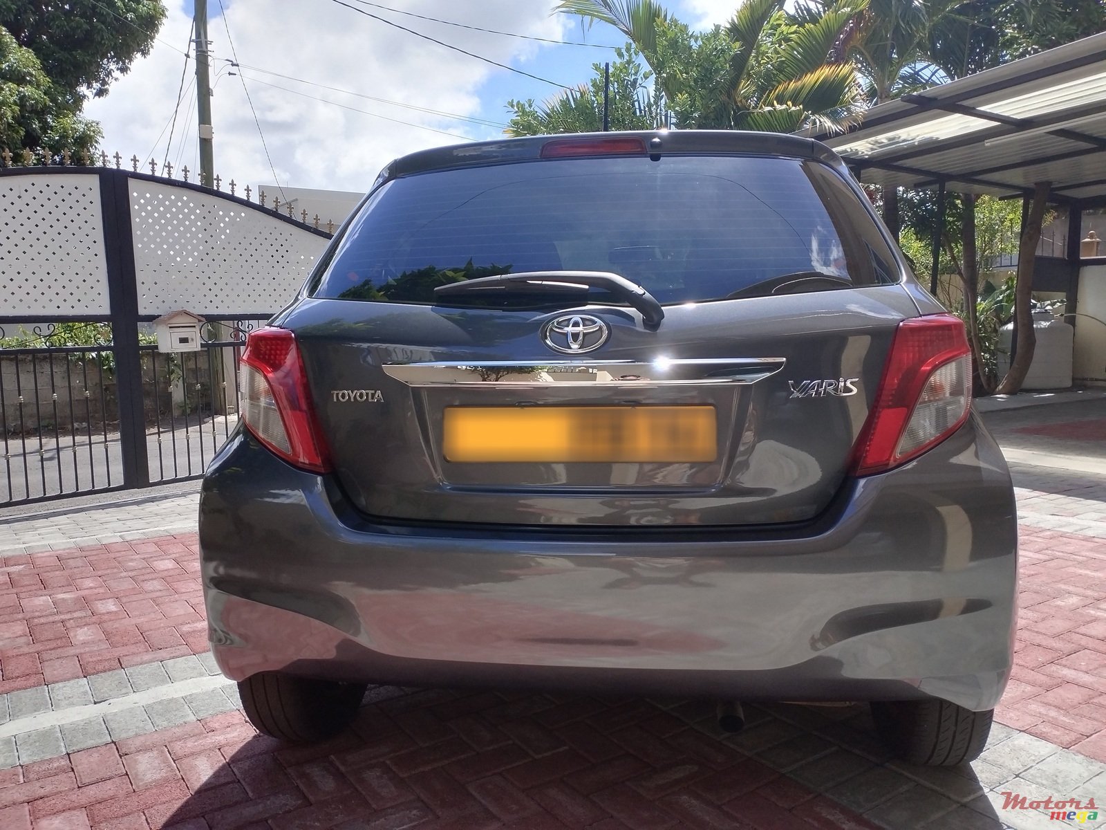 2014' Toyota Yaris photo #2