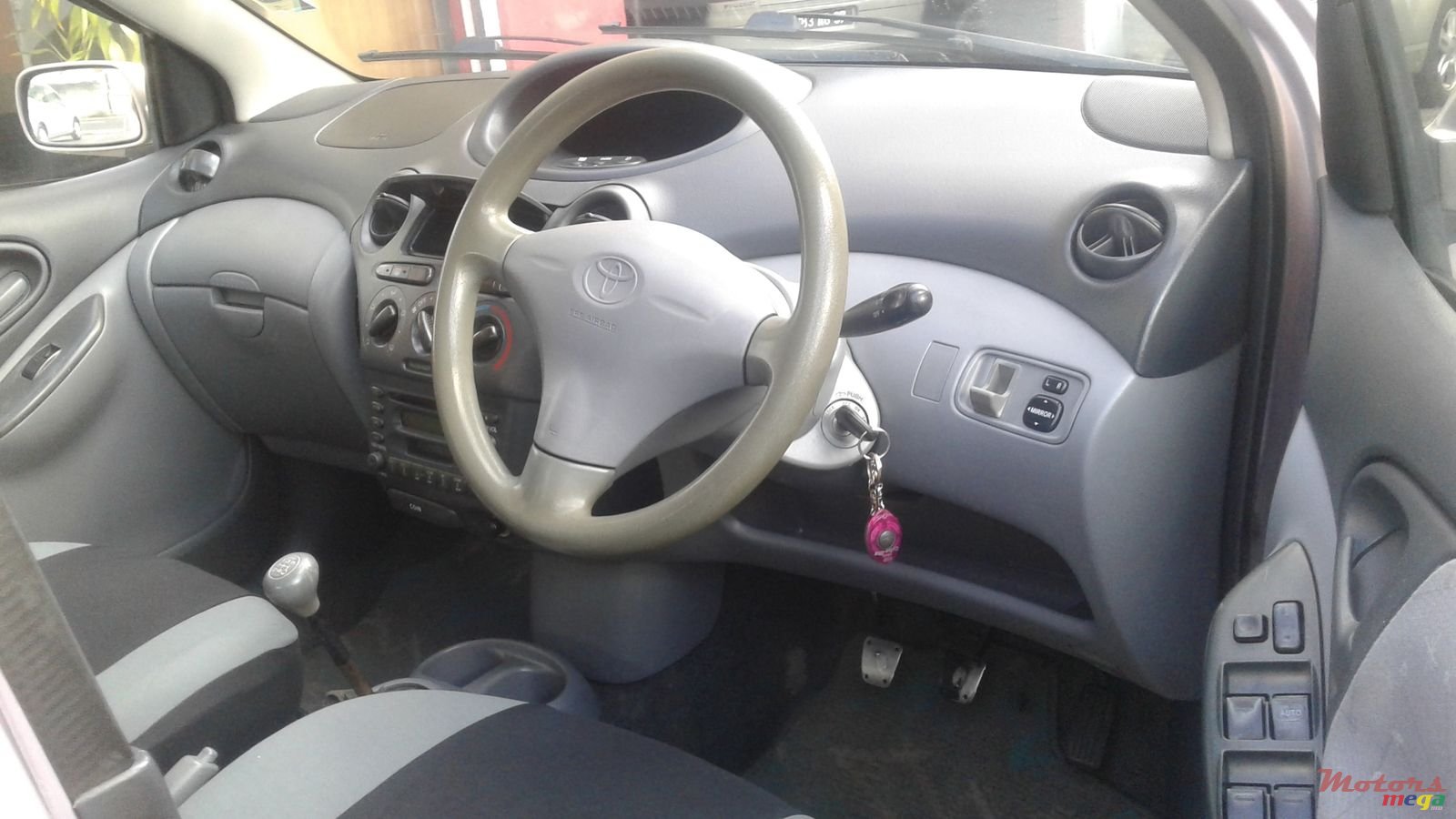 1999' Toyota Vitz photo #3