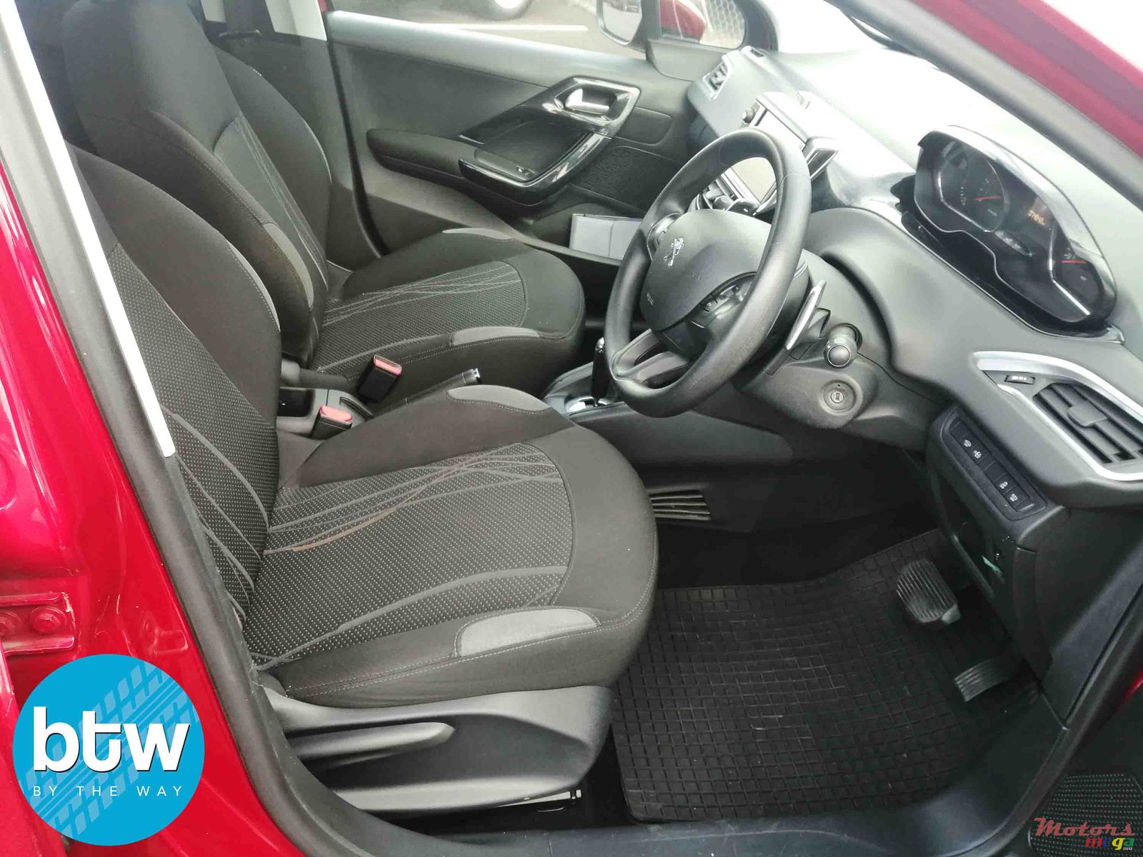 2013' Peugeot 208 e-HDI photo #6