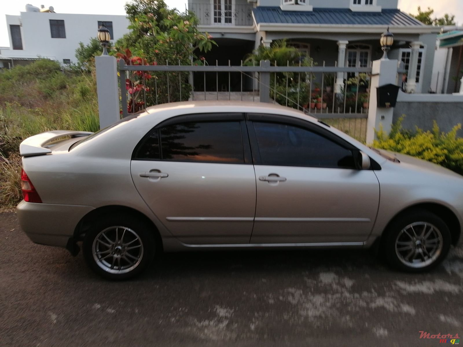 2002' Toyota Corolla photo #2