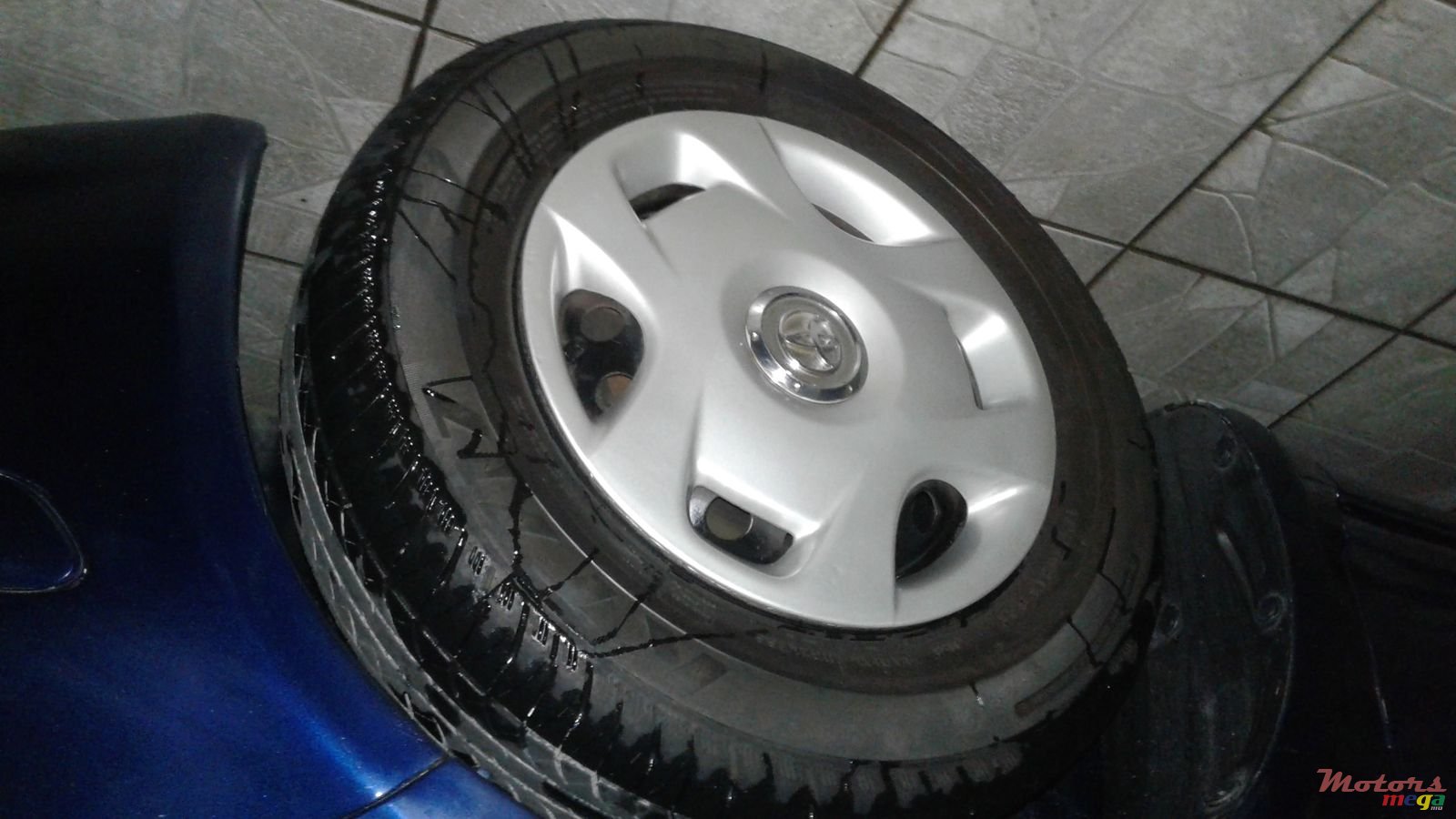 2002' Toyota Vitz photo #5