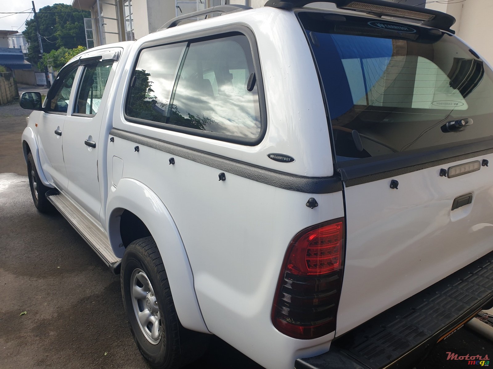 2014' Toyota Hilux photo #2